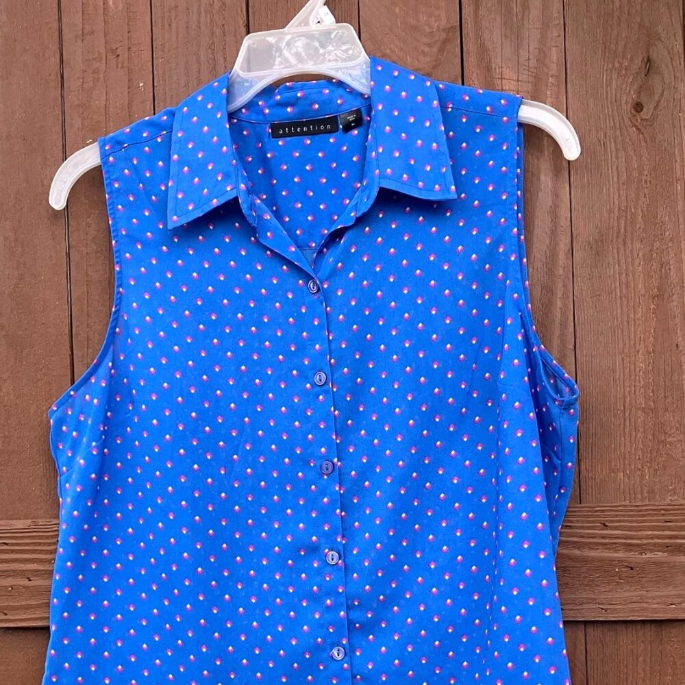 ATTENTION Sleeveless blue blouse. Red and white geographic print. Very smart. XL